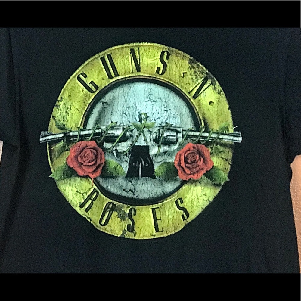 Women’s Guns and Roses T-Shirt - Picture 3 of 4